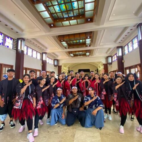 Lomba Tari Yosakoi di gedung Balai Pemuda Surabaya Lomba Tari Yosakoi di gedung Balai Pemuda Surabaya