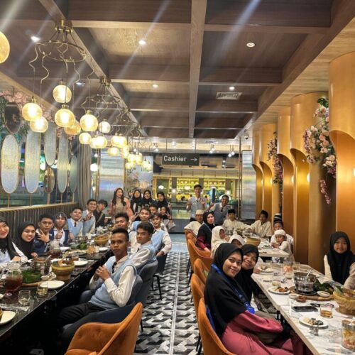 Event berbuka bersama anak-anak yatim piatu.